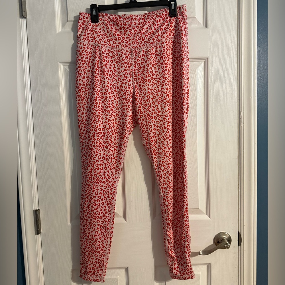crown & ivy Red and White Patterned Leggings - Picture 1 of 3